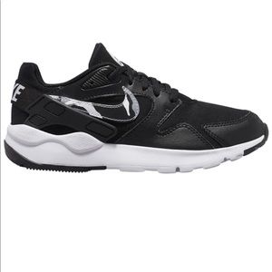 Nike LD Victory Camo black/white.   Big Kids!